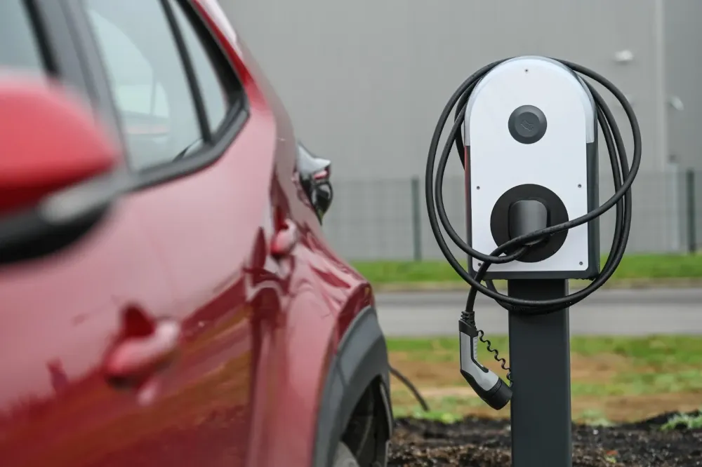 Borne de recharge près de Combourg